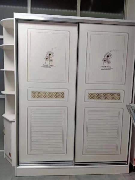 要求高清衣柜门一模一样